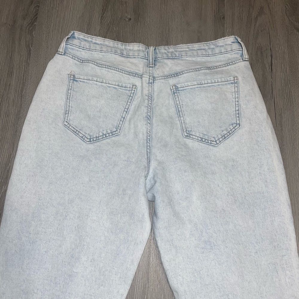 SO Light washed high rise Mom Distressed Jeans Juniors size 11 - Picture 9 of 10